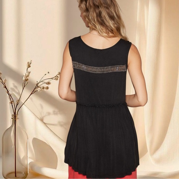 POL Black Boho Lace Sleeveless Top - Picture 4 of 7